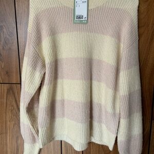 Pink and white sweater from H&M size small. New w/ tags
